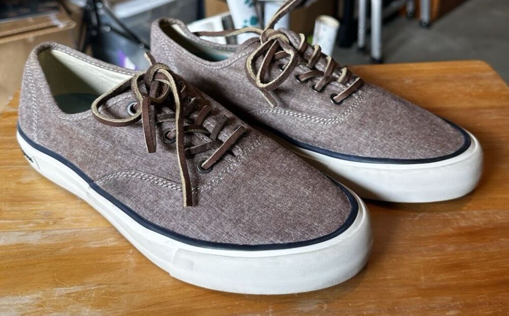 SeaVees Mens Legend Sneaker 9.5 Chambray Cotton Preppy Athleisure Coastal Brown